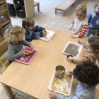 Dozen groot en klein, spelen met dozen is fijn